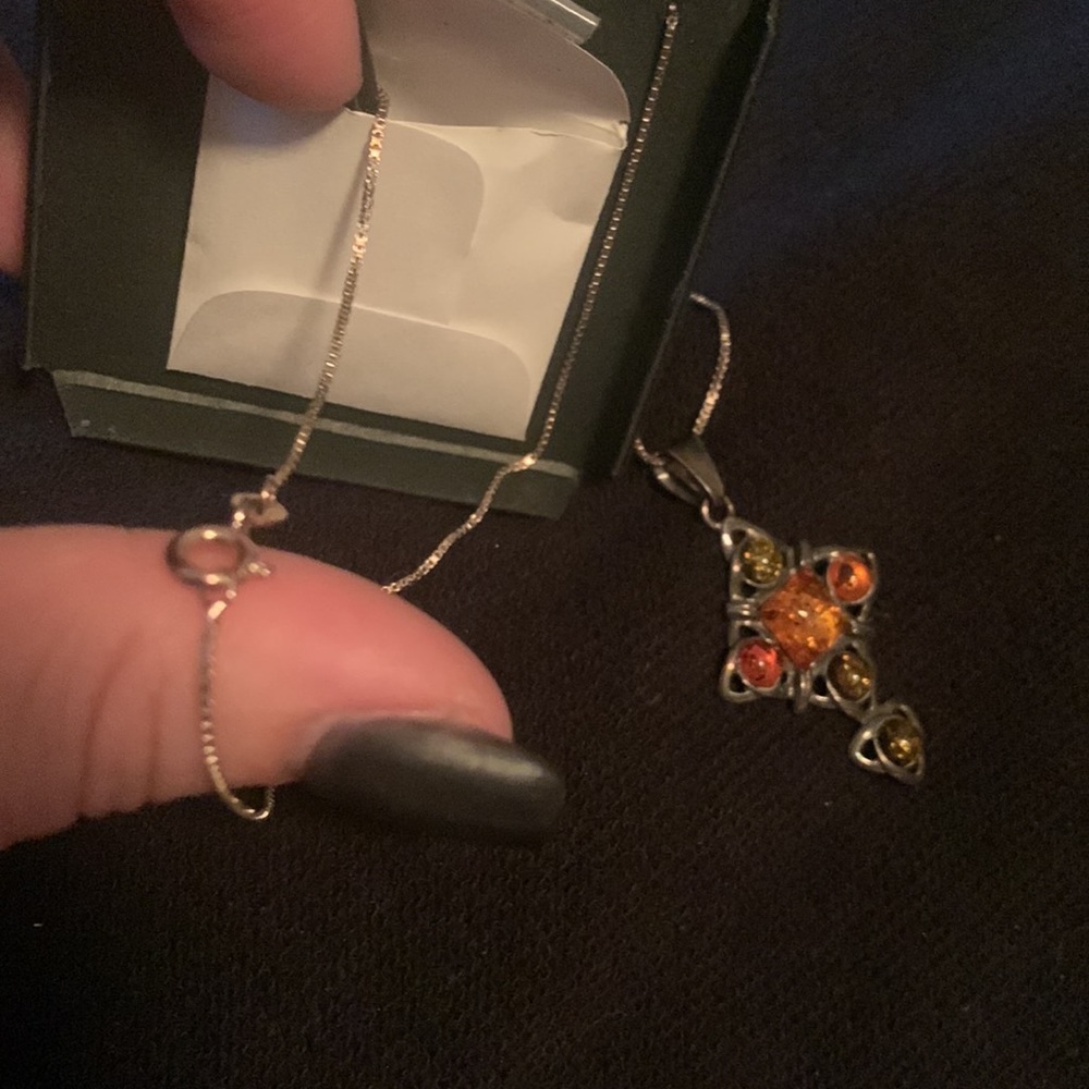 Amber cross - Picture 2 of 2